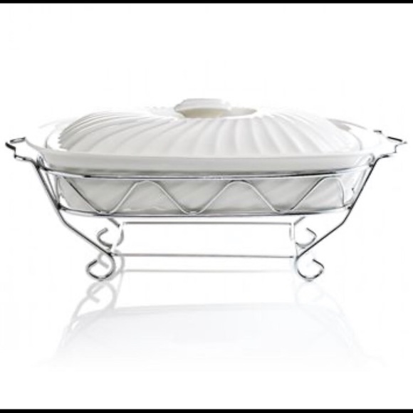 Godinger Other - 2 qt. Covered Ceramic Baker with Rack